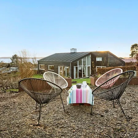 3 Bedroom Beautiful In Nibe